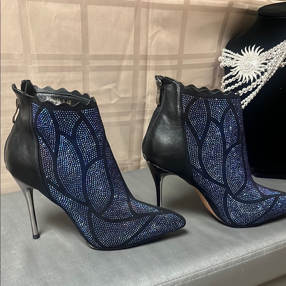 Stunning Black Blue Rhinestone Ankle Boots Zipper back stiletto Heel Eur 40 - Picture 6 of 8